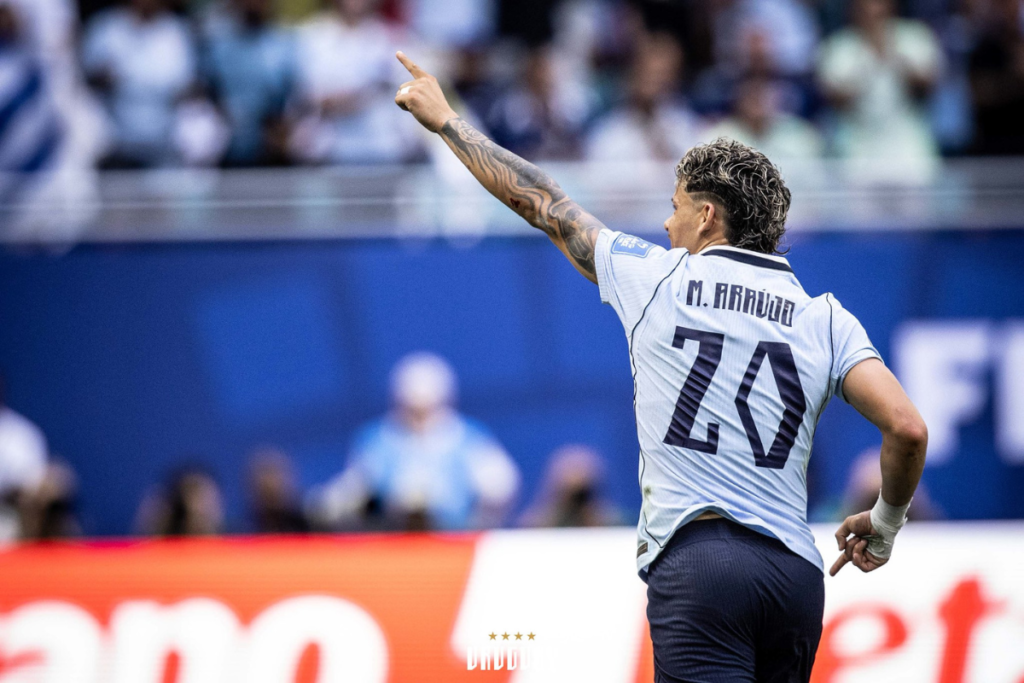 Uruguay empata, Cabo Verde sueña